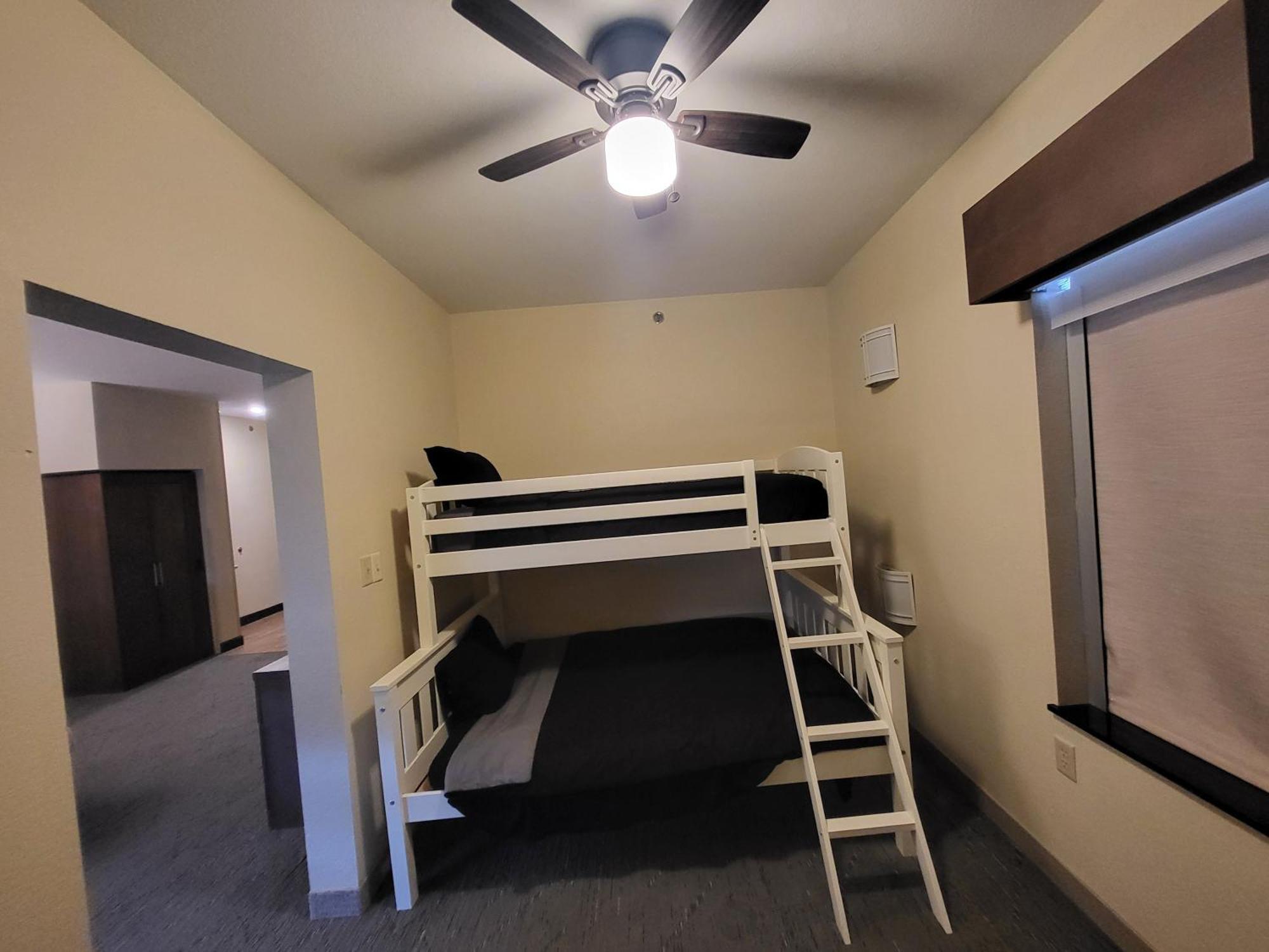 Route 66 Inn & Suites Маями Екстериор снимка