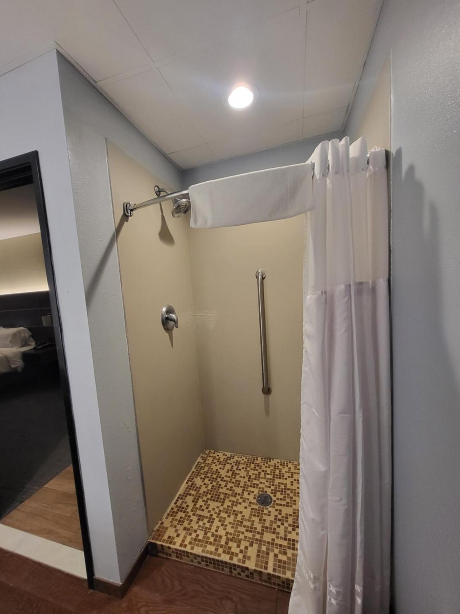 Route 66 Inn & Suites Маями Екстериор снимка